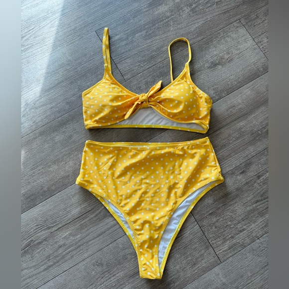 LAST PRICE🍒🤍 AMAZON polka dot high waist swimming set💛 - Picture 2 of 9